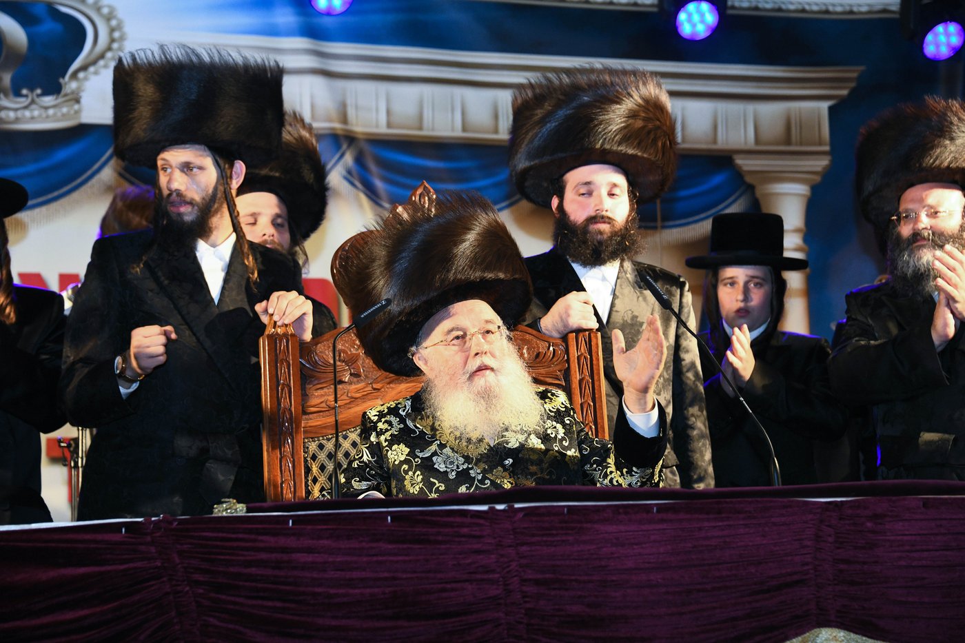 רבבות בשמחת בית השואבה הגדולה בישראל בחצר הקודש מישקולץ בפתח תקוה