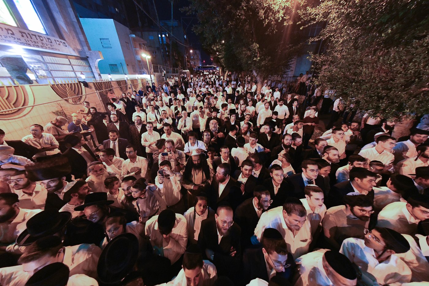 רבבות בשמחת בית השואבה הגדולה בישראל בחצר הקודש מישקולץ בפתח תקוה