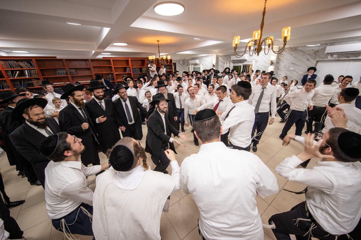 בגבעת זאב: הישיבה חגגה לראשונה שמחת בית השואבה