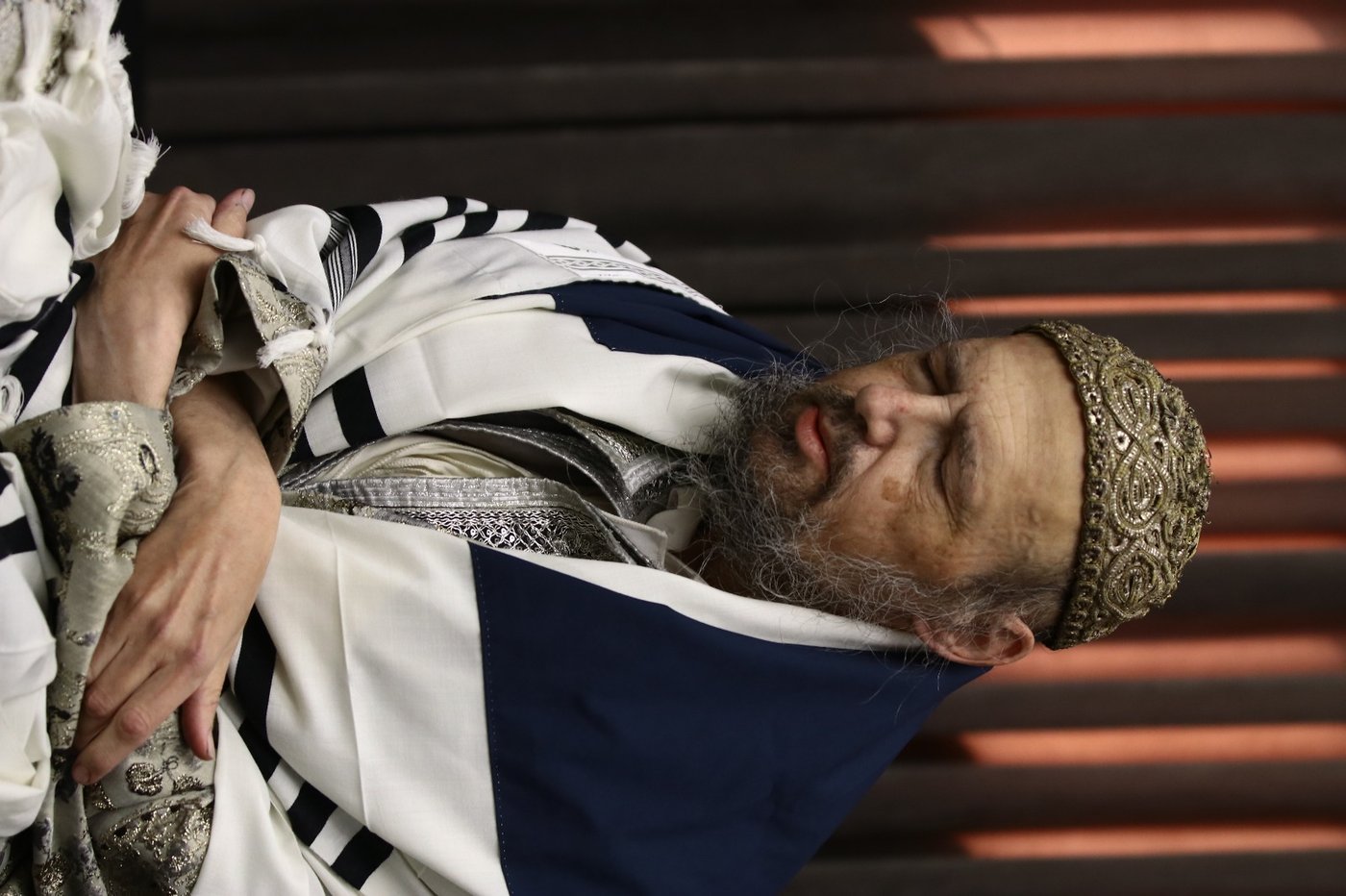 כשהגר"ד קוק חבש את כיפתו של ה"אוהב ישראל" | תיעוד
