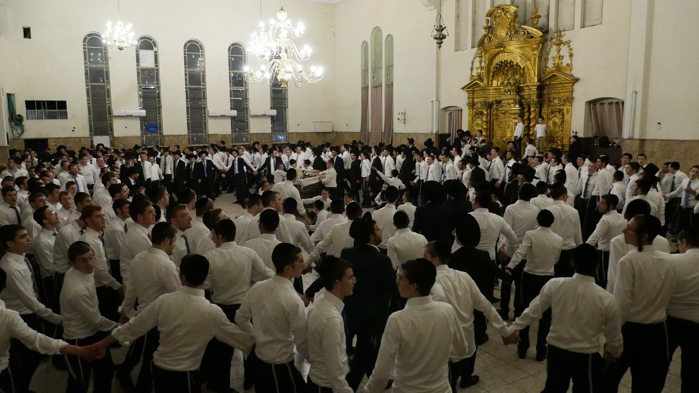 הדרמה בליל החג ב'פוניבז'' ותיעוד מה'הקפות שניות'