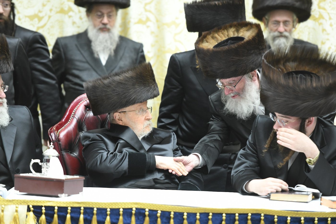 תיעוד: שמחת החתונה בחצרות ביאלא - אשלג - קאמרנא