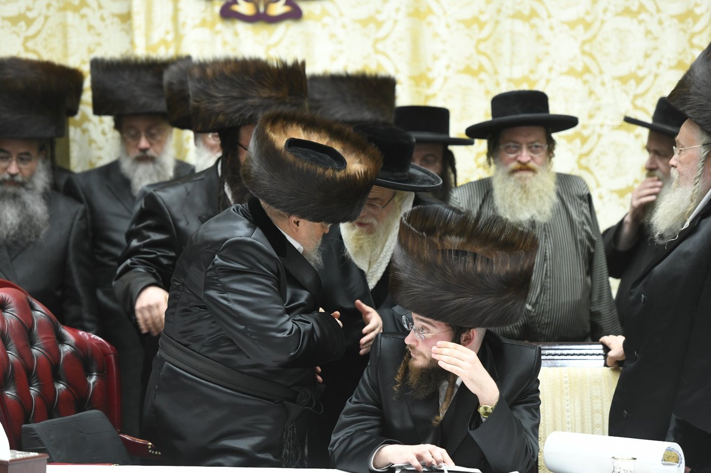 תיעוד: שמחת החתונה בחצרות ביאלא - אשלג - קאמרנא