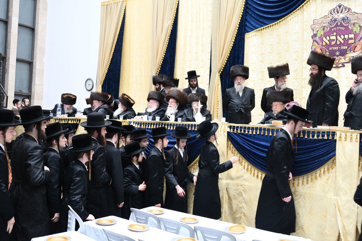 תיעוד: שמחת החתונה בחצרות ביאלא - אשלג - קאמרנא
