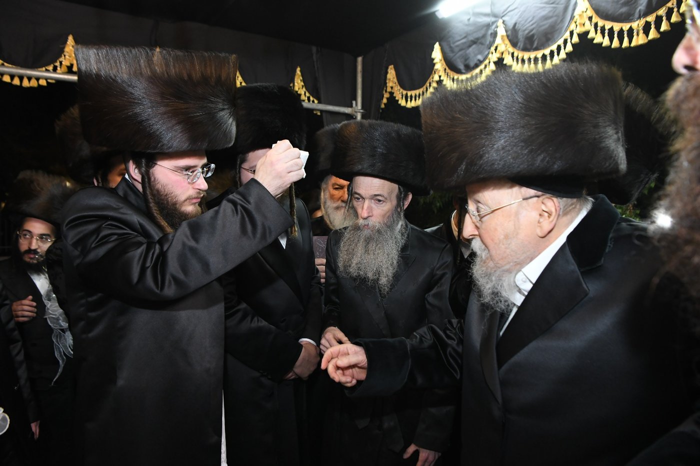 תיעוד: שמחת החתונה בחצרות ביאלא - אשלג - קאמרנא
