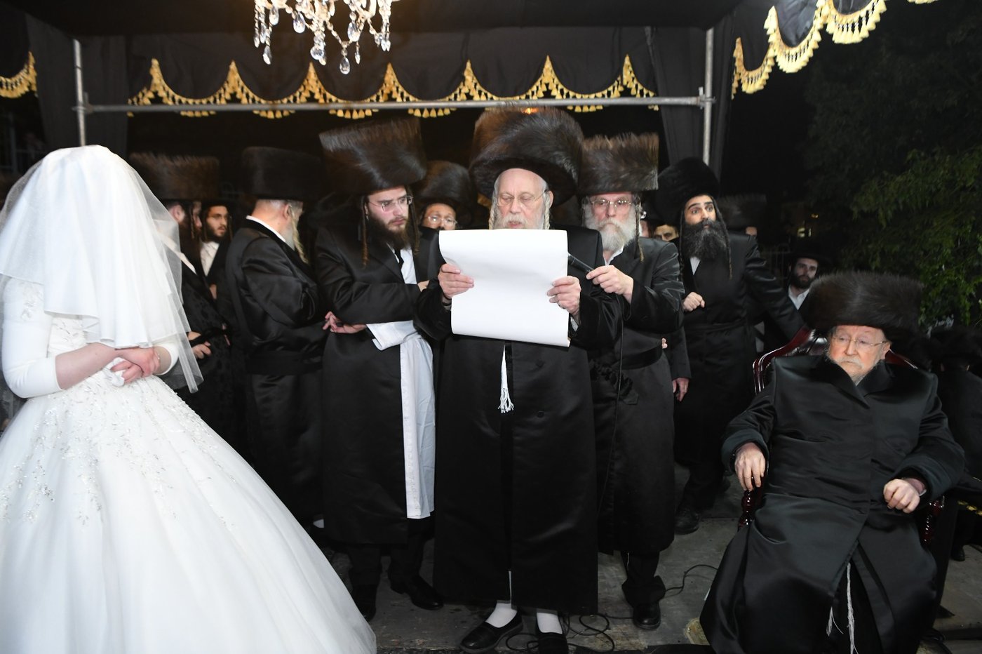 תיעוד: שמחת החתונה בחצרות ביאלא - אשלג - קאמרנא