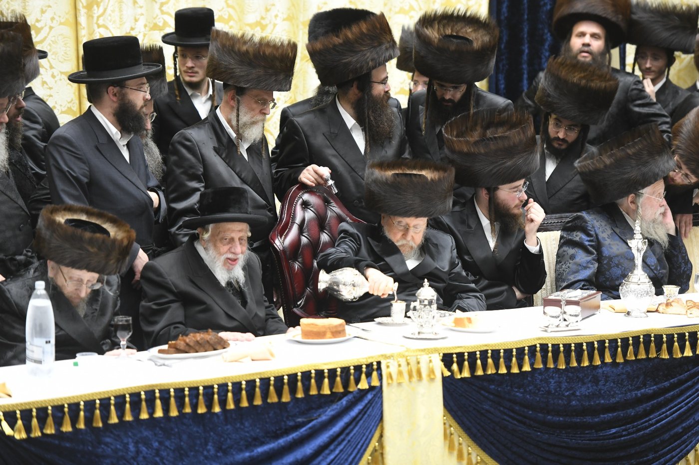תיעוד: שמחת החתונה בחצרות ביאלא - אשלג - קאמרנא
