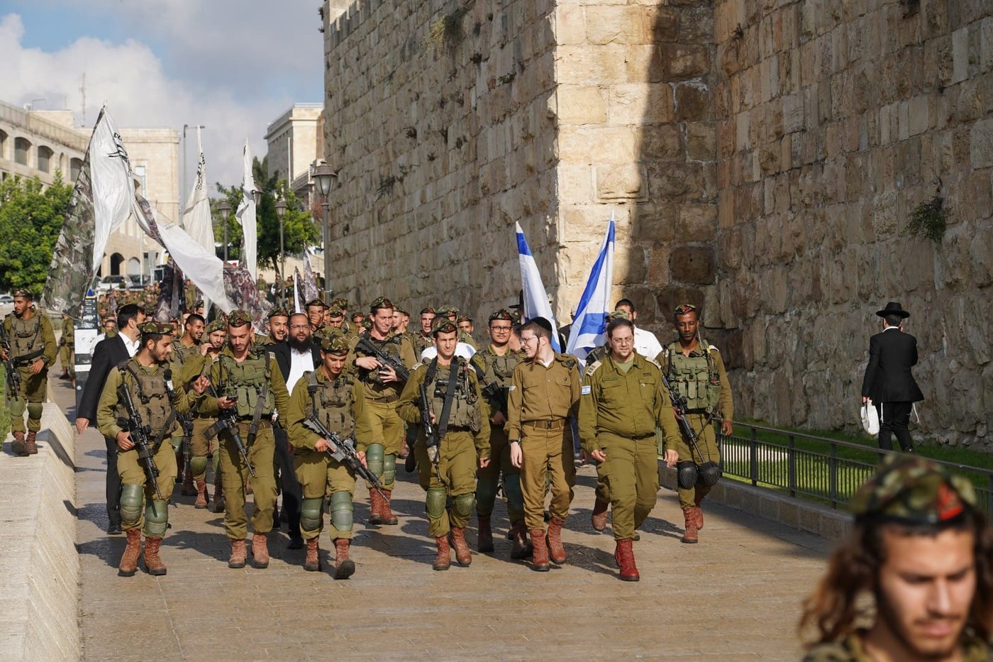 מאות החיילים החרדים נפרדו בצעדה חגיגית ברחובות ירושלים