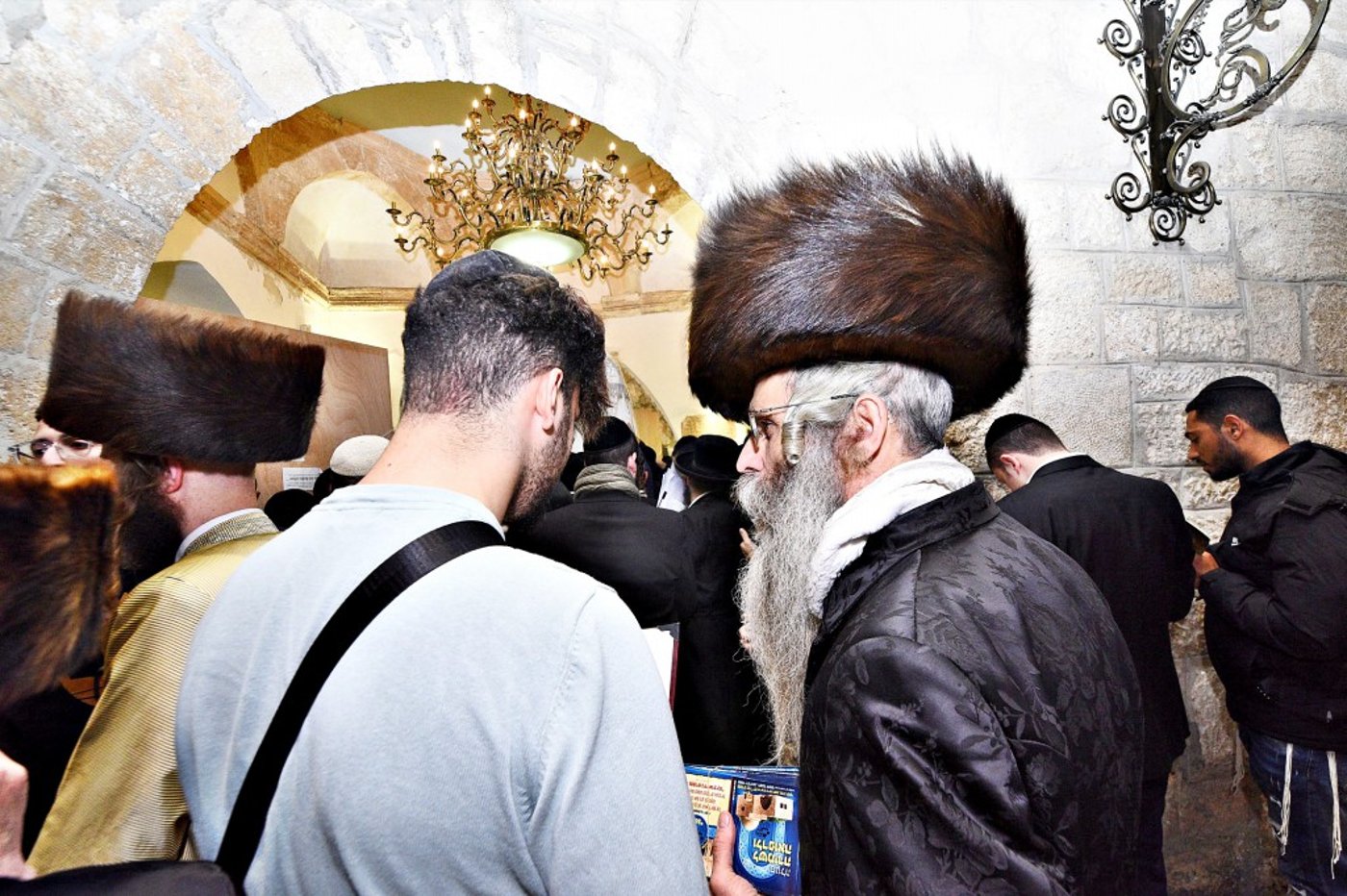 המונים פקדו את קברה של 'מאמע רחל' • תיעוד נרחב