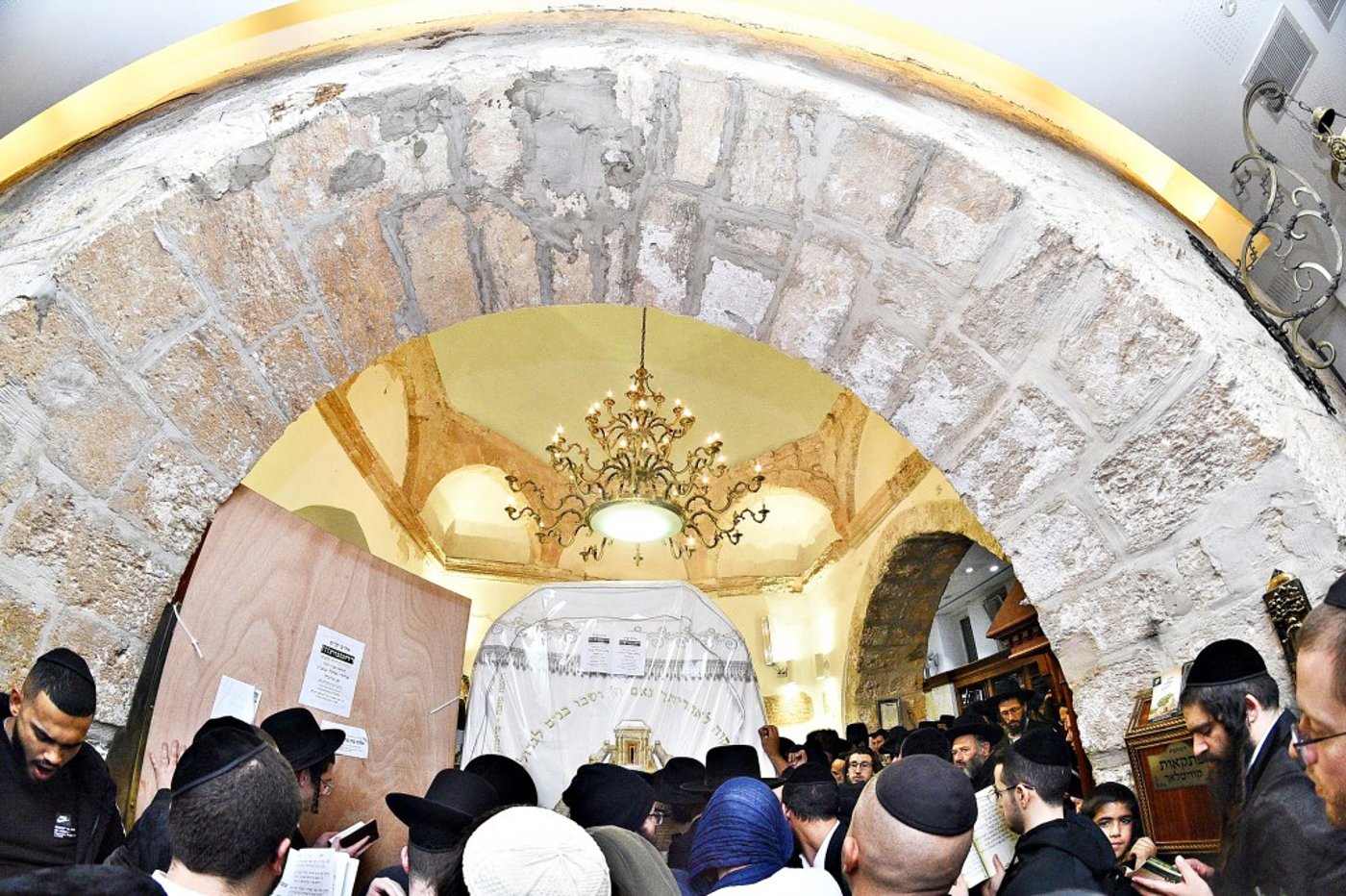 המונים פקדו את קברה של 'מאמע רחל' • תיעוד נרחב