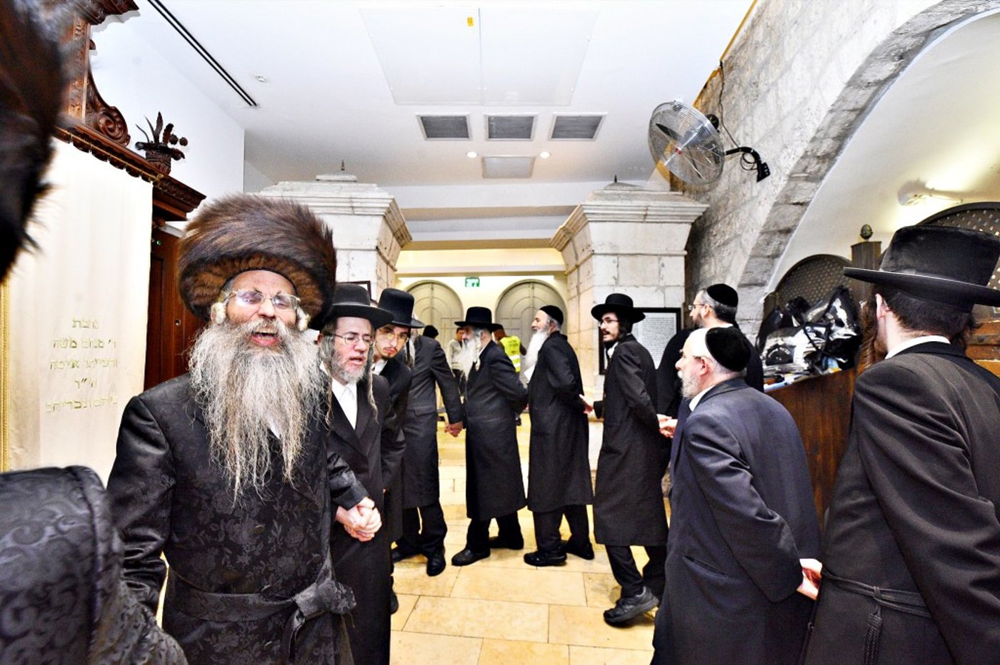 המונים פקדו את קברה של 'מאמע רחל' • תיעוד נרחב