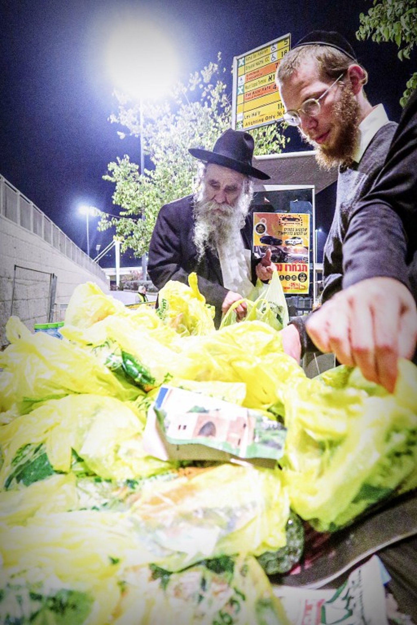 המונים פקדו את קברה של 'מאמע רחל' • תיעוד נרחב
