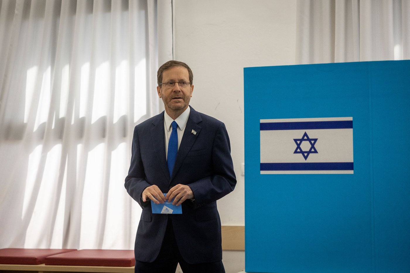 הנשיא הרצוג מצביע בבחירות