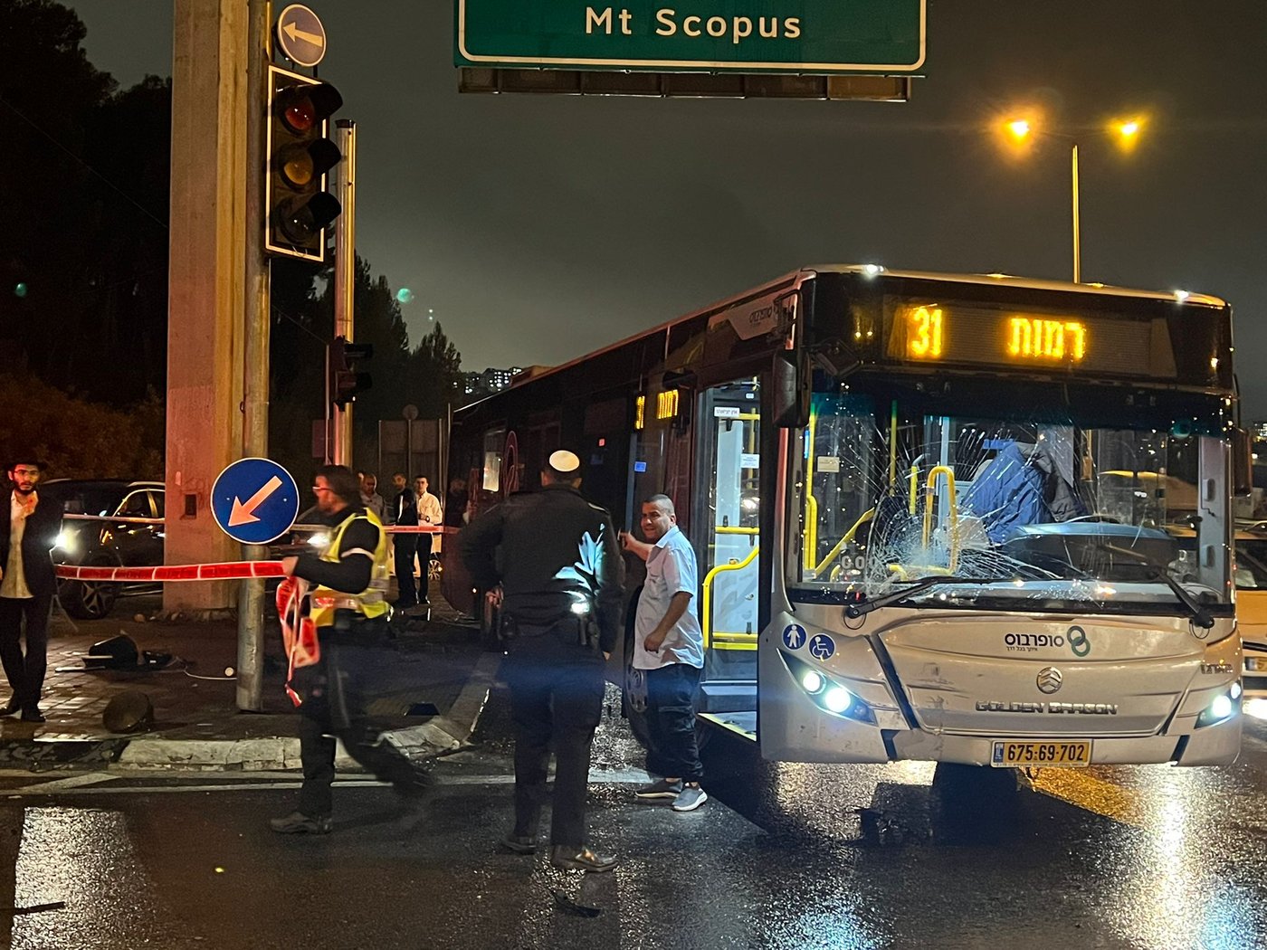 הולך רגל בן 50 נפצע קשה מאוטובוס; עד ראיה: "הנהג היה עצבני"