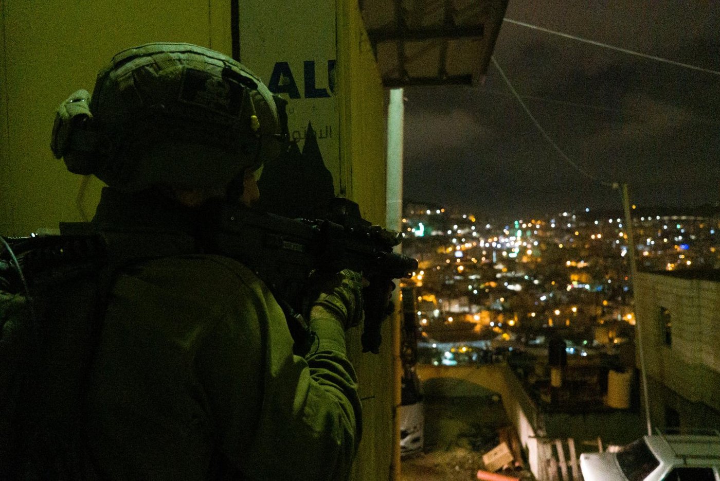תיעוד: לוחמי צה"ל ושב"כ עצרו שמונה מבוקשים ביו"ש