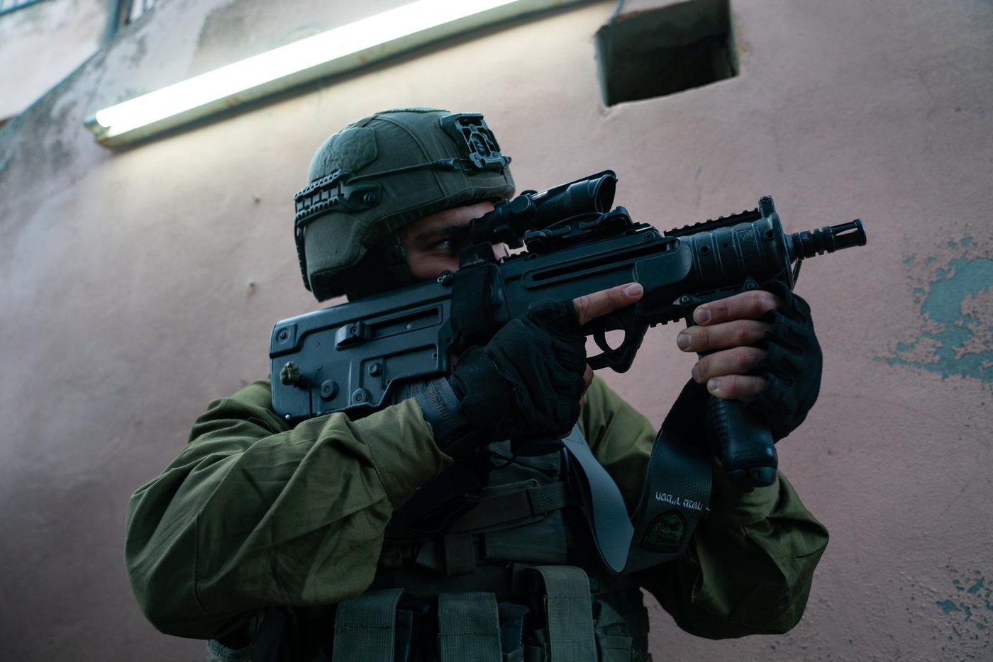 מקבלי האות: עלות השחר, שובר גלים ו'פעולות עלומות'