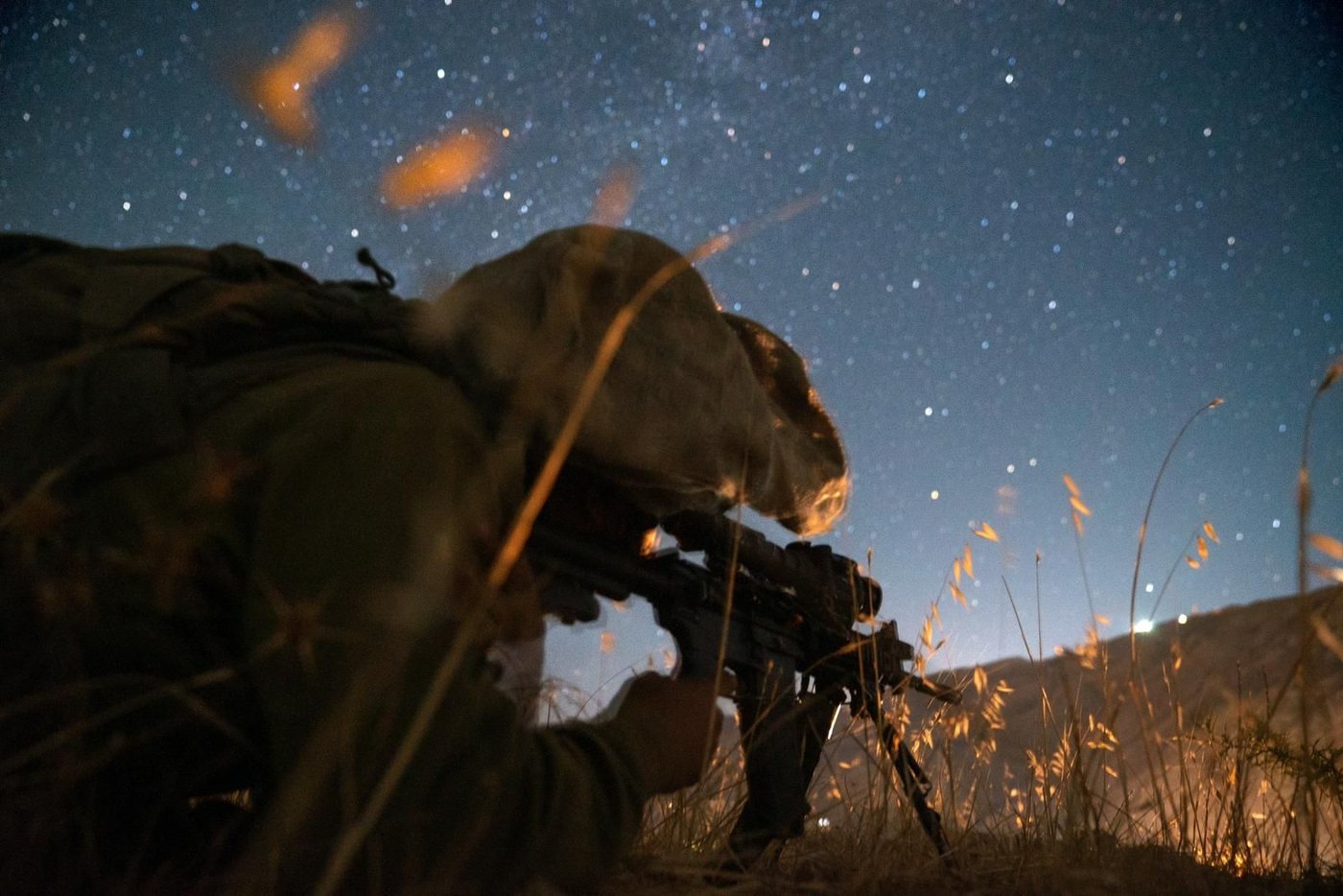 מקבלי האות: עלות השחר, שובר גלים ו'פעולות עלומות'