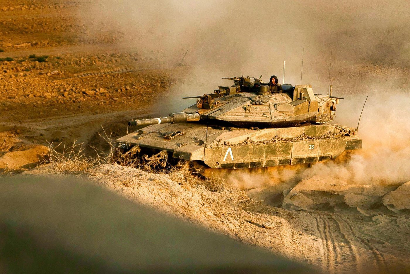 מקבלי האות: עלות השחר, שובר גלים ו'פעולות עלומות'