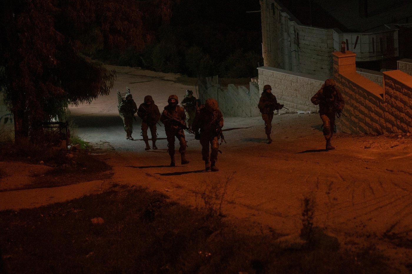 תיעוד לילי: לוחמי צה"ל ושב"כ במעצר מבוקשים ביו"ש