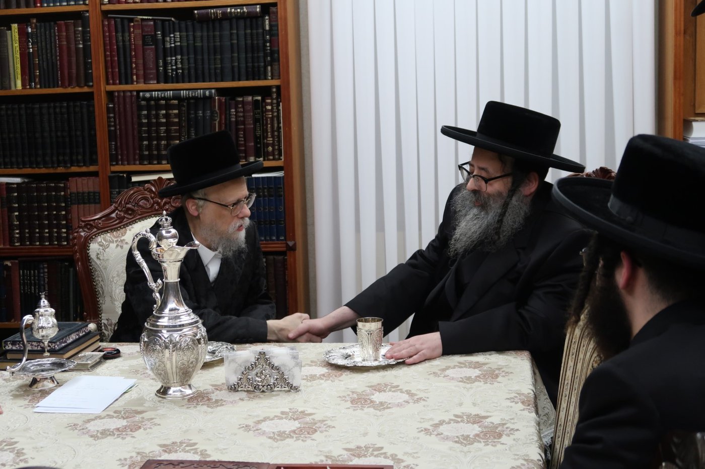ראש ישיבת סאטמר בבני ברק בביקור אצל הרבי מסערט ויז'ניץ