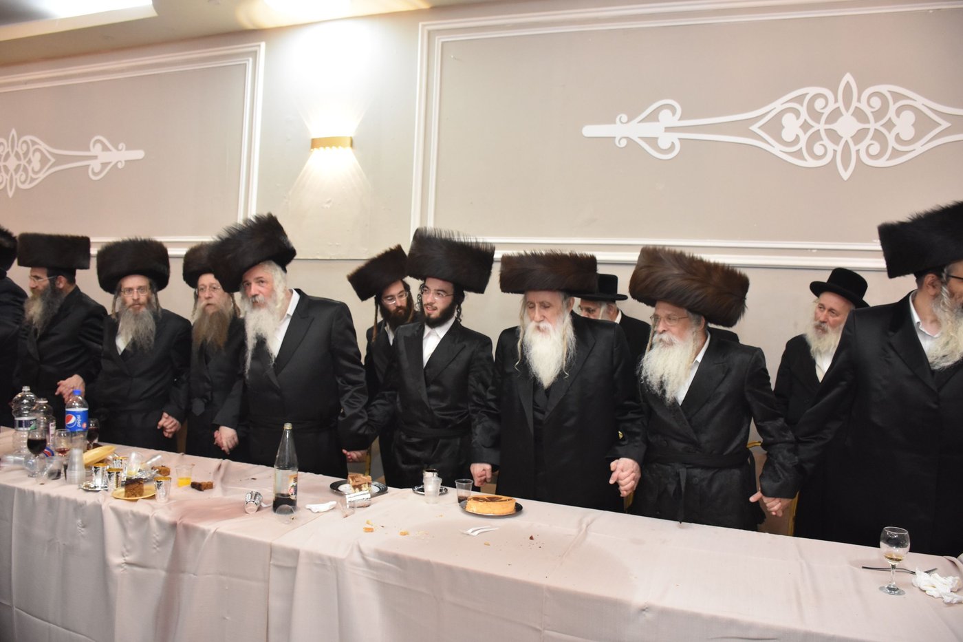 שמחת החתונה לבת האדמו"ר מנדבורנה אראד