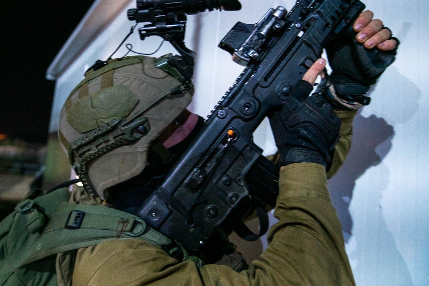 11 מבוקשים נעצרו; בית המחבל הדורס נסרק • תיעוד
