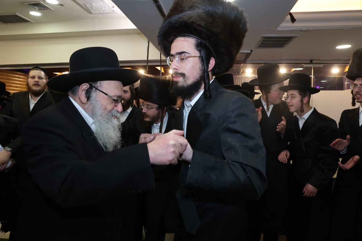 בהשתתפות המונים: שמחת החתונה לבתו של יו"ר ועד הישיבות הגרח"א קאופמן