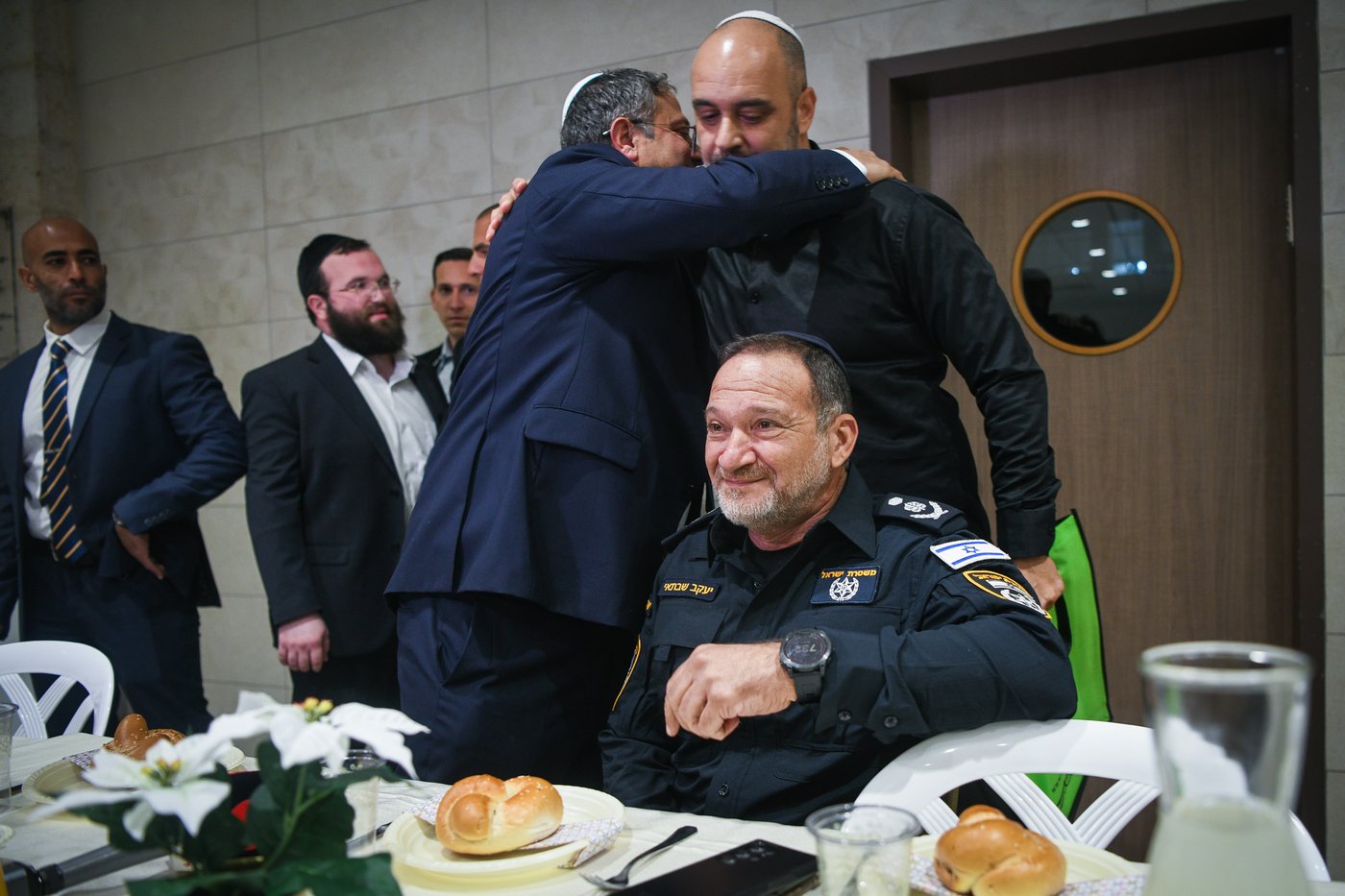 ברקע הסערה: כך התקבל המפכ"ל בבת מצווה של בן גביר