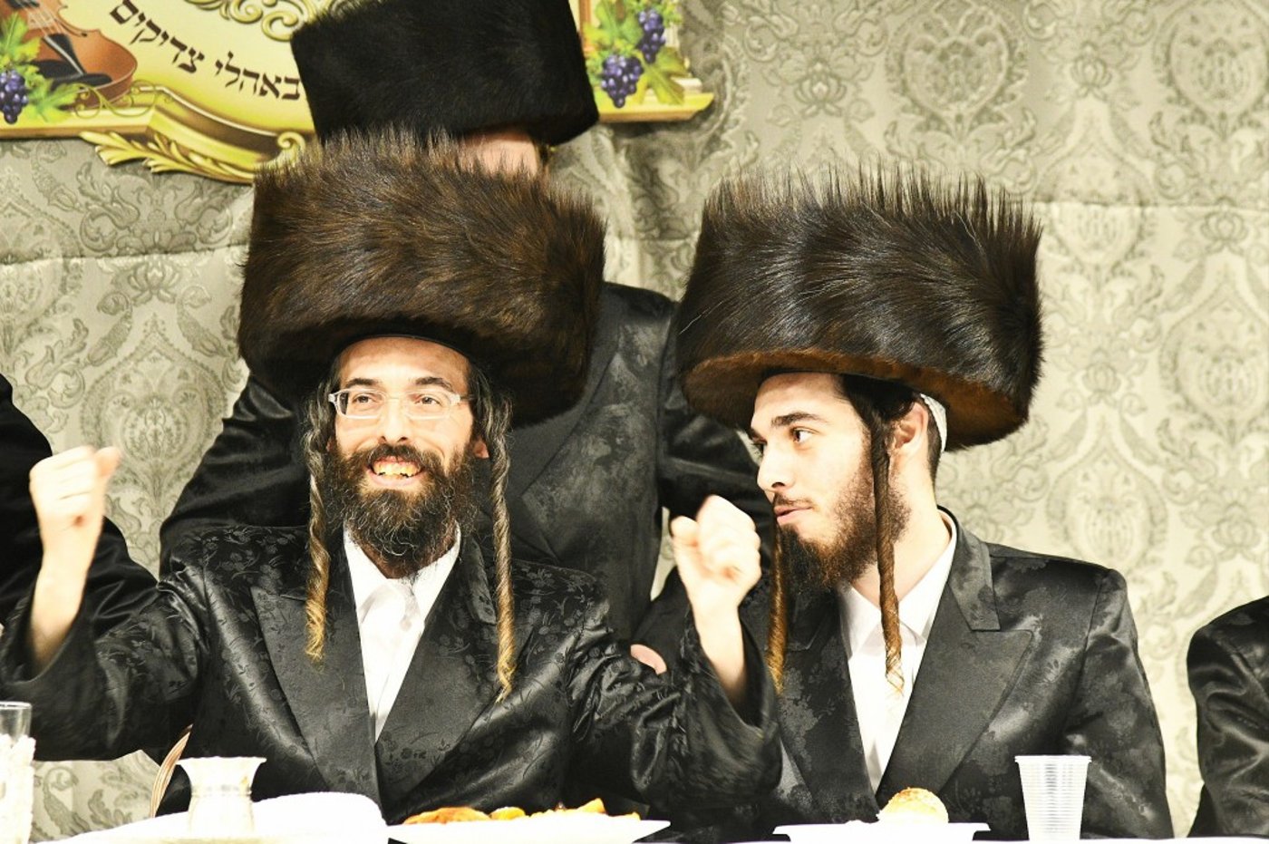 תיעוד: שמחת השבע ברכות המרכזית בחסידות זוועהיל
