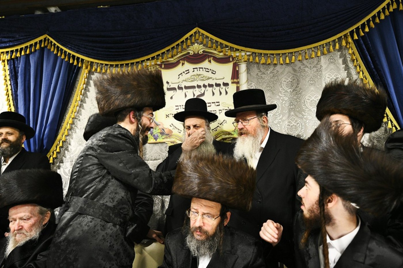 תיעוד: שמחת השבע ברכות המרכזית בחסידות זוועהיל