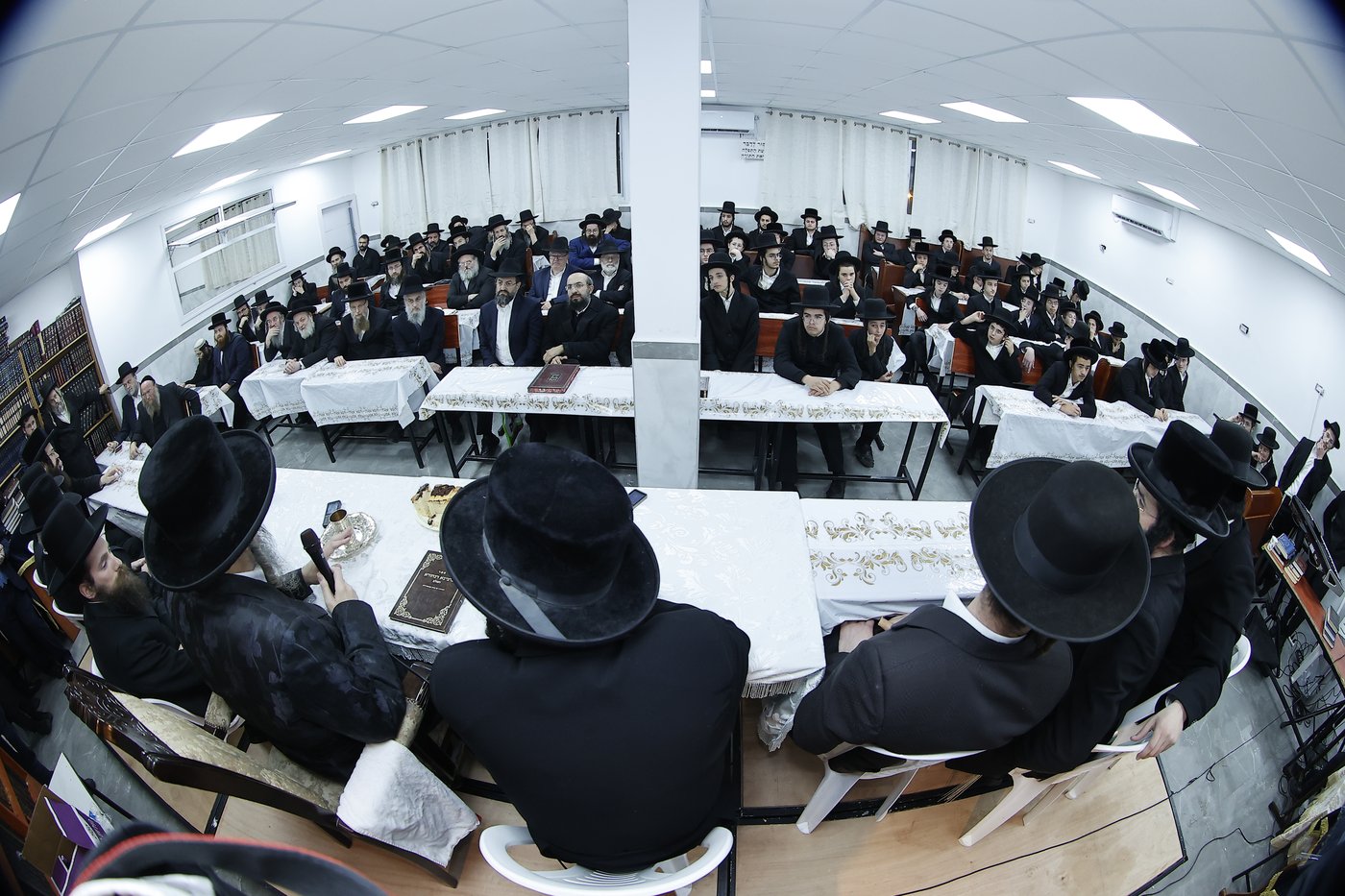 הרבי קבע מזוזה; בסווראן חנכו ישיבה חדשה