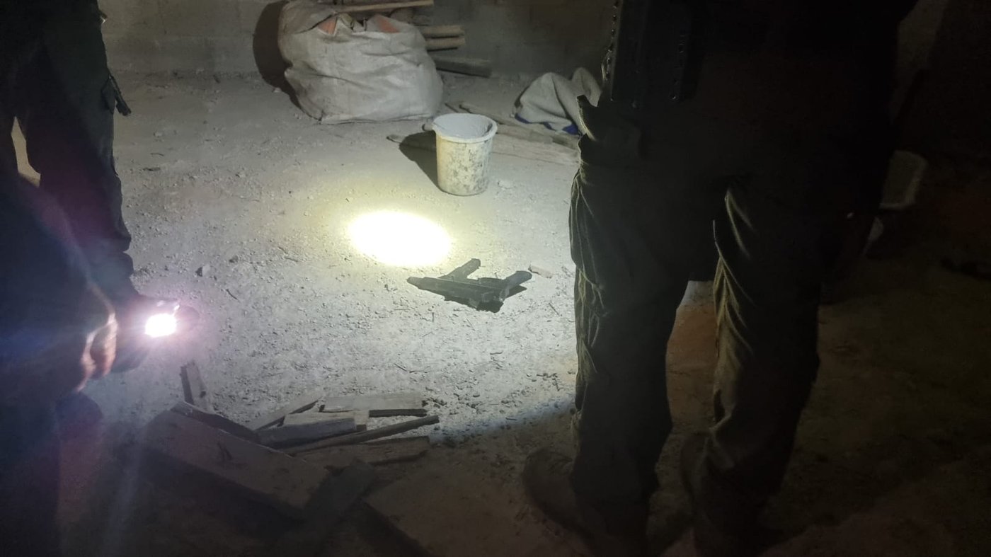 ירי בוצע לעבר שני שוטרים ונעשה ניסיון לדרוס אותם, המחבל נוטרל במקום