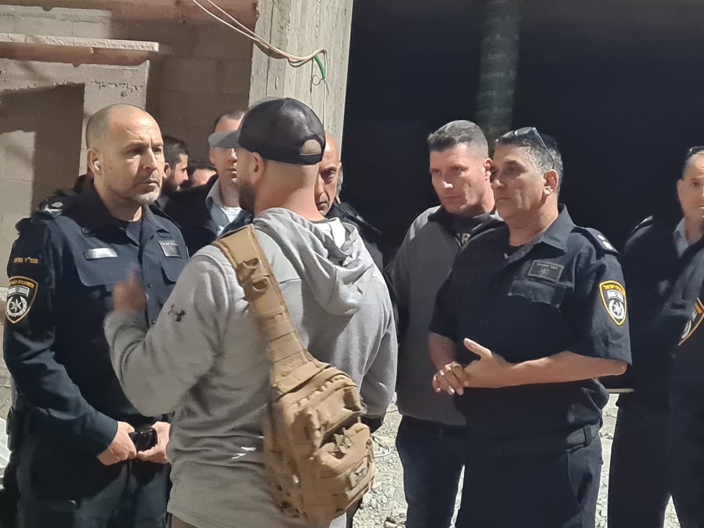 ירי בוצע לעבר שני שוטרים ונעשה ניסיון לדרוס אותם, המחבל נוטרל במקום