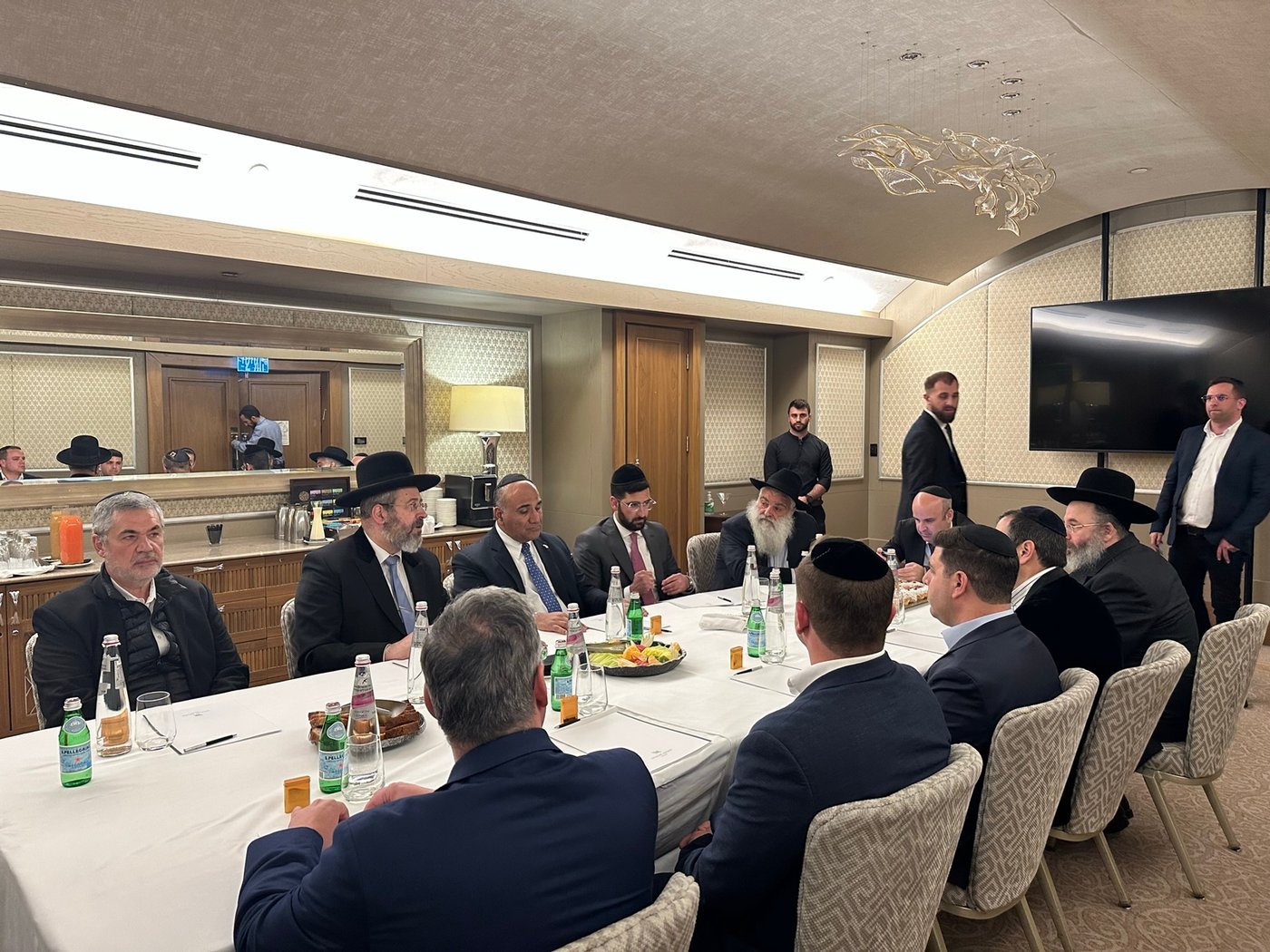 הרב הראשי הדליק עם ראש קבינט השרים של ארגנטינה