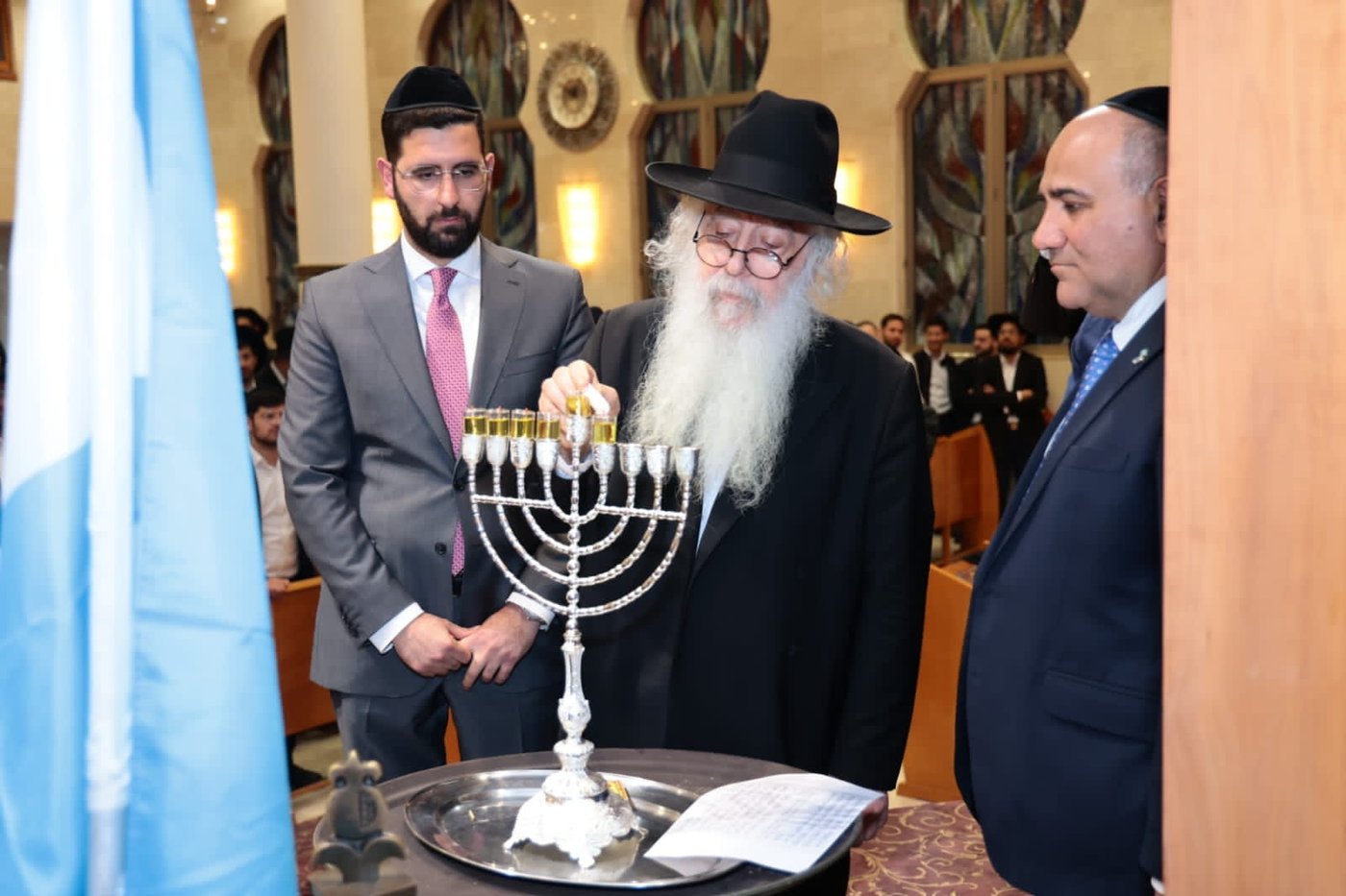 הרב הראשי הדליק עם ראש קבינט השרים של ארגנטינה