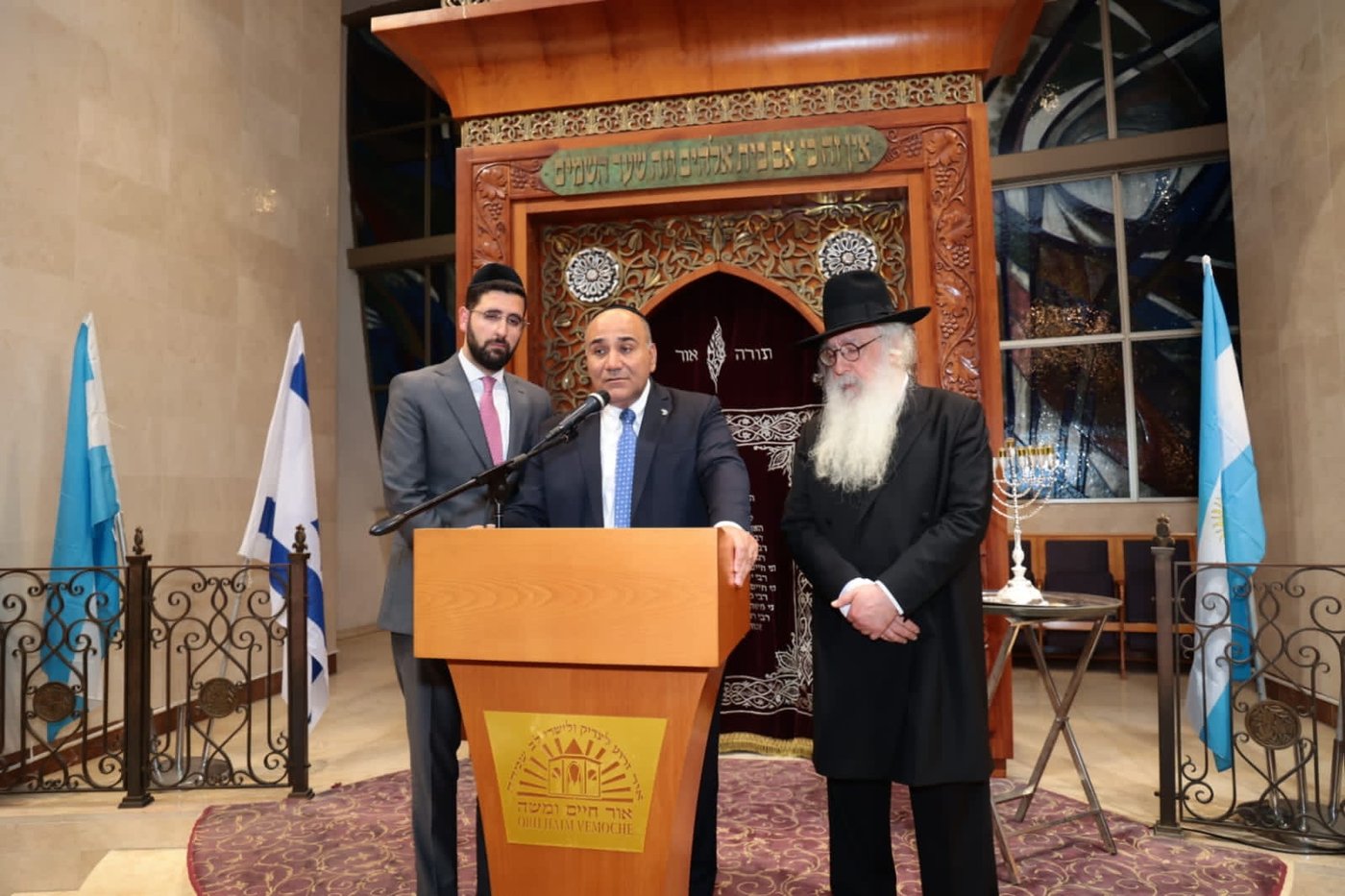 הרב הראשי הדליק עם ראש קבינט השרים של ארגנטינה