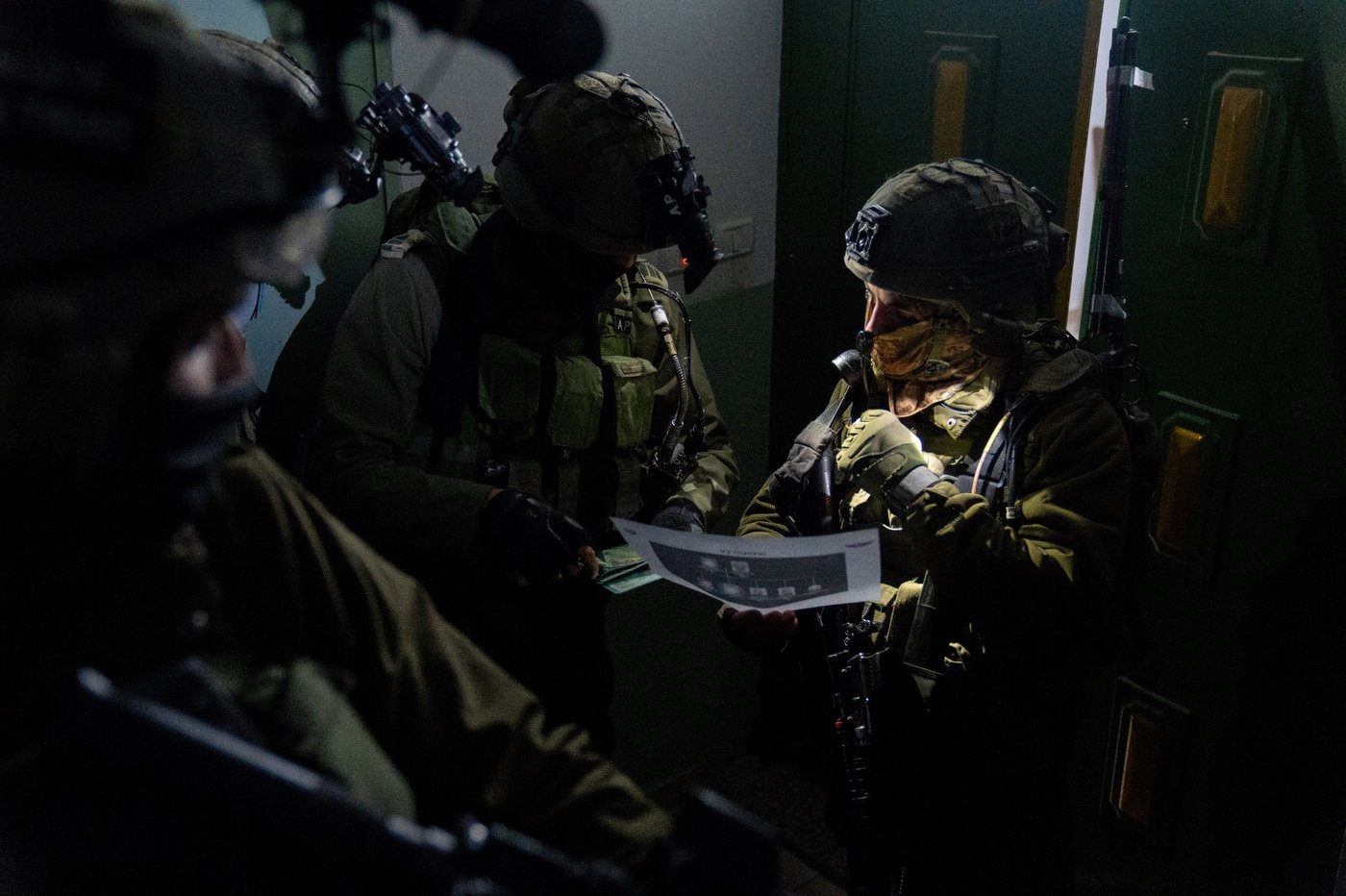 צפו בתיעוד: לוחמי צה"ל ושב"כ במעצר מבוקשים ביו"ש