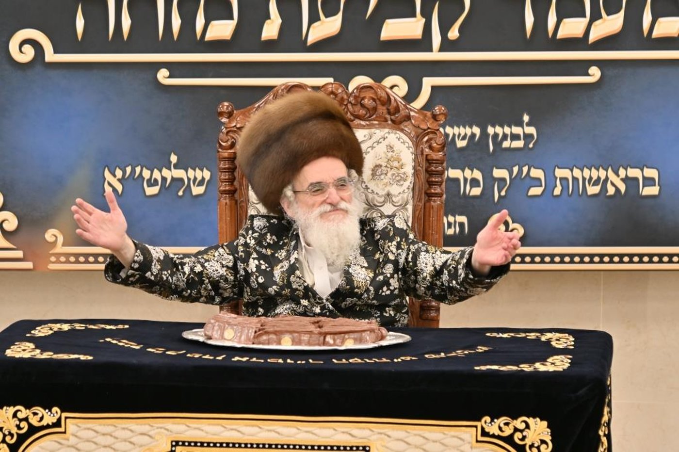 גלריה מסכמת: ימי החנוכה בחצר חסידות ויז'ניץ