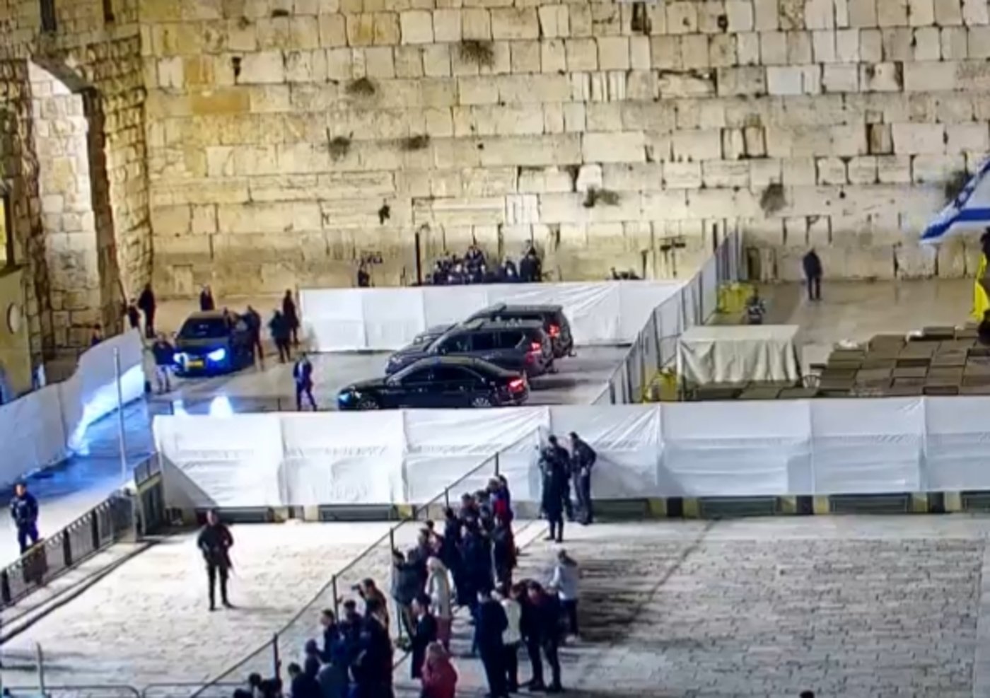 ראש הממשלה בנימין נתניהו ורעייתו ביקרו בכותל