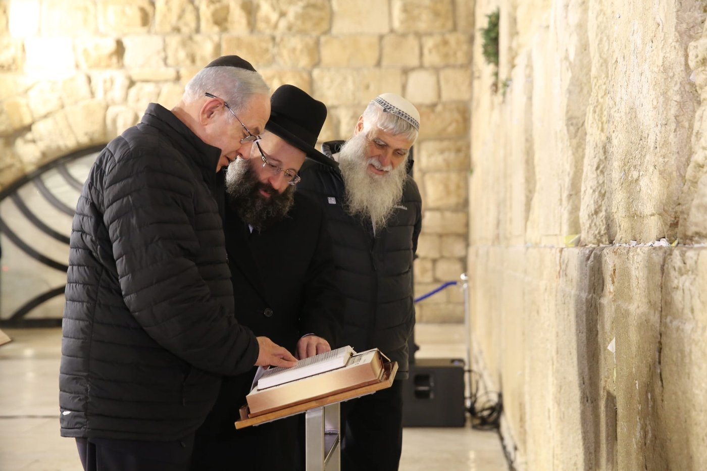 ראש הממשלה בנימין נתניהו ורעייתו ביקרו בכותל