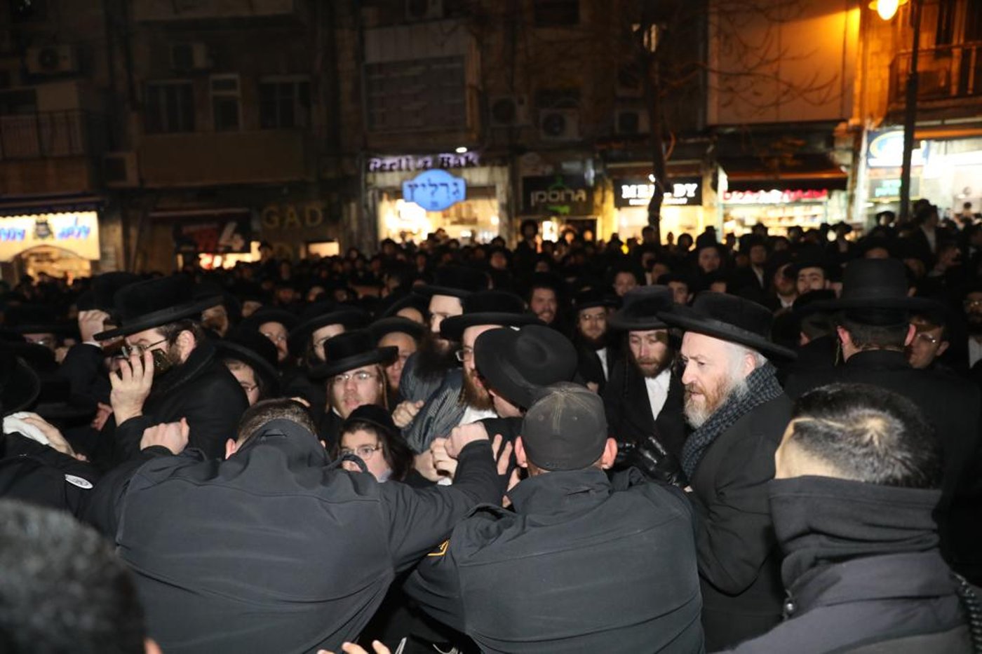 תיעוד מסכם: ההפגנה הסוערת הערב נגד חנות הסלולר בירושלים