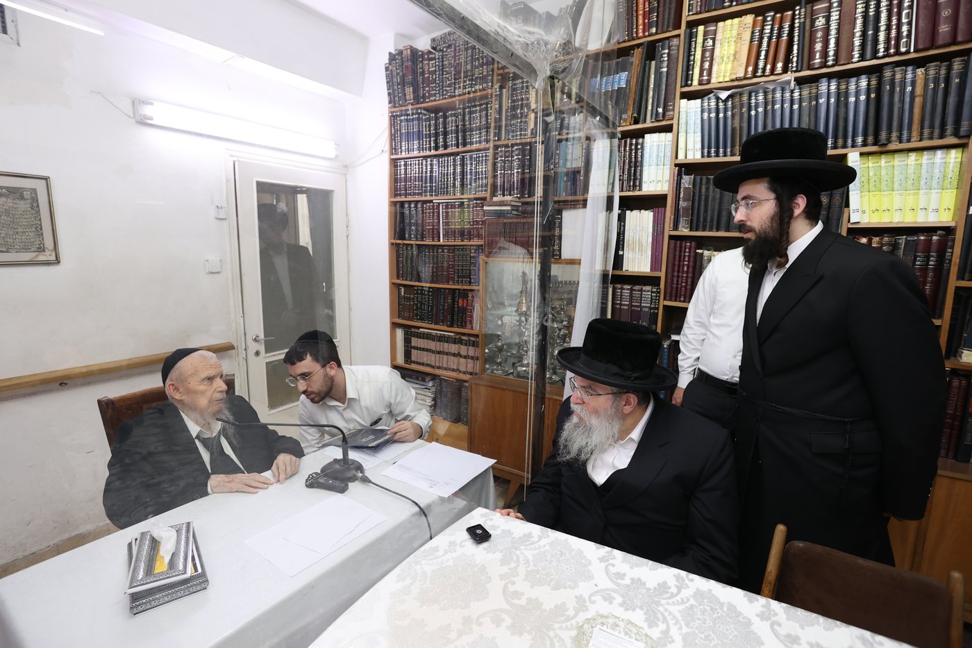 במעונו של הגרי"ג איידלשטיין