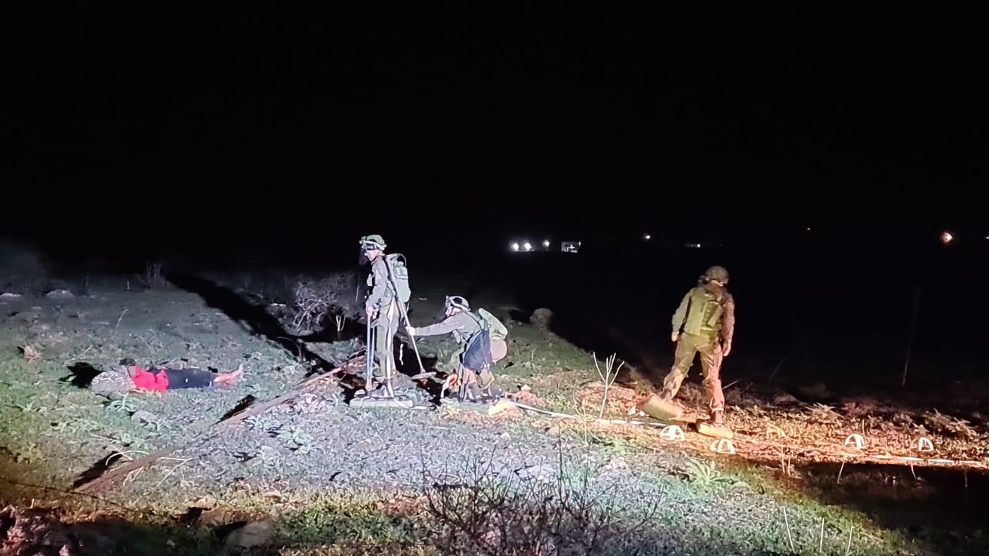 החילוץ של הנער מתוך שדה המוקשים