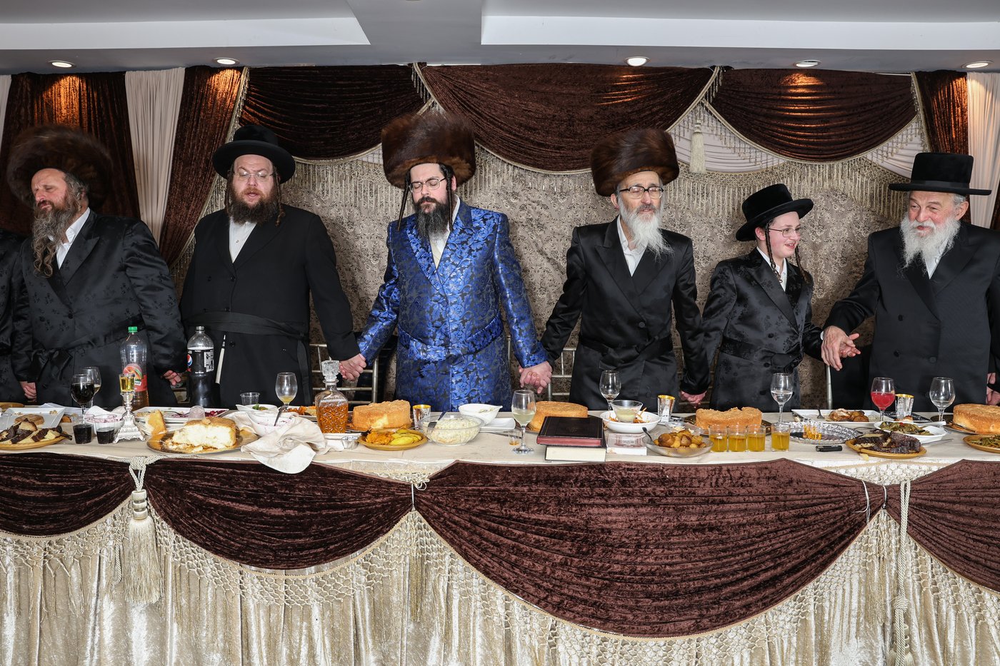 בר מצווה לבנו בכורו של הרבי מדינוב
