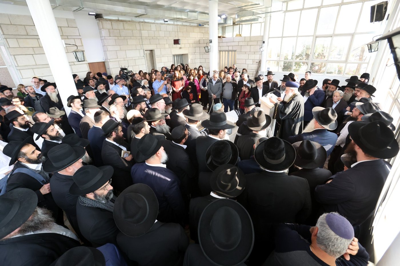 תיעוד: גדולי ישראל ואישי ציבור בהלווית הגר״ש אליטוב זצ״ל
