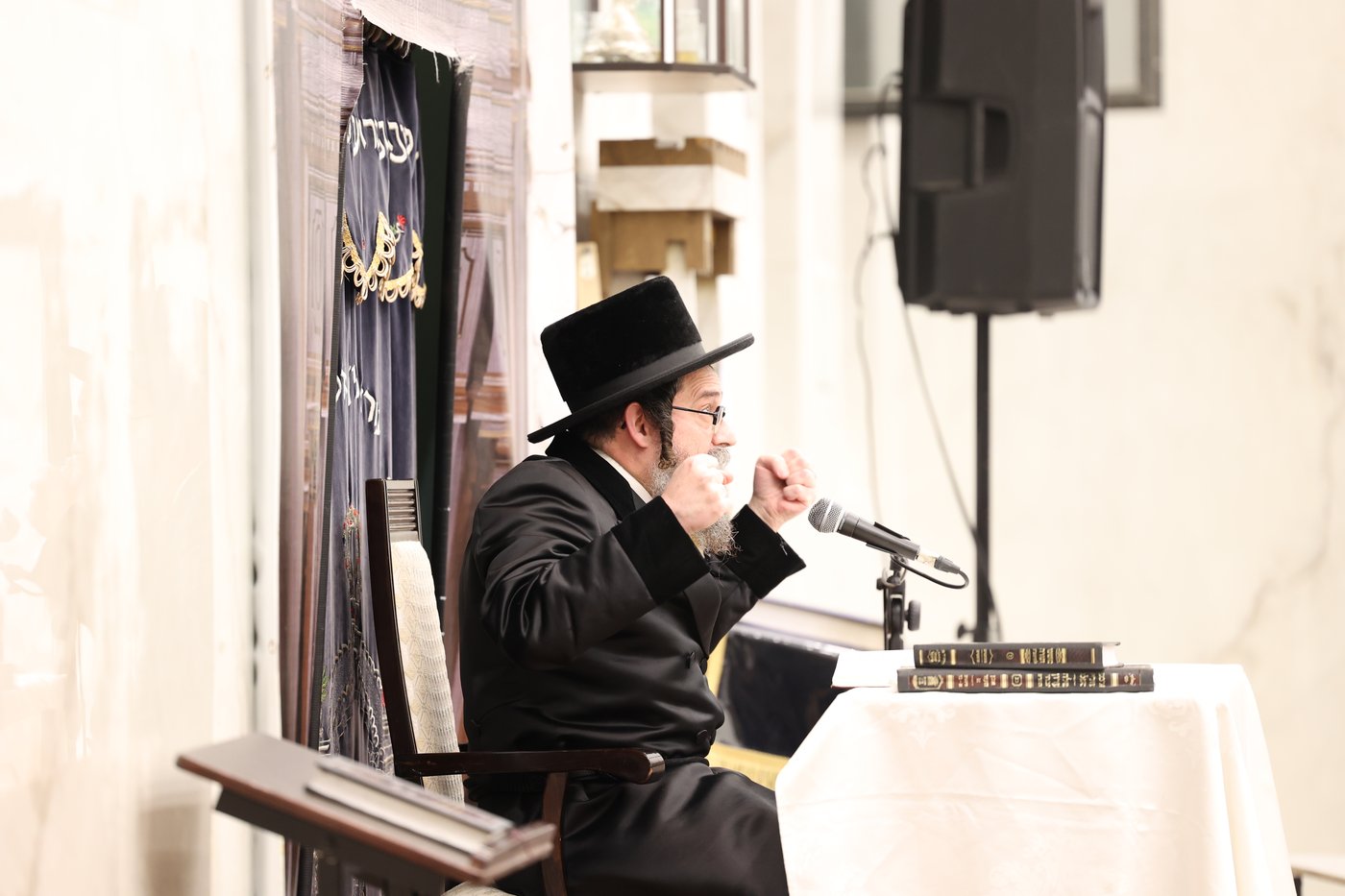 האדמו"ר מסקולען י-ם מסר שיעור תורה בביתר