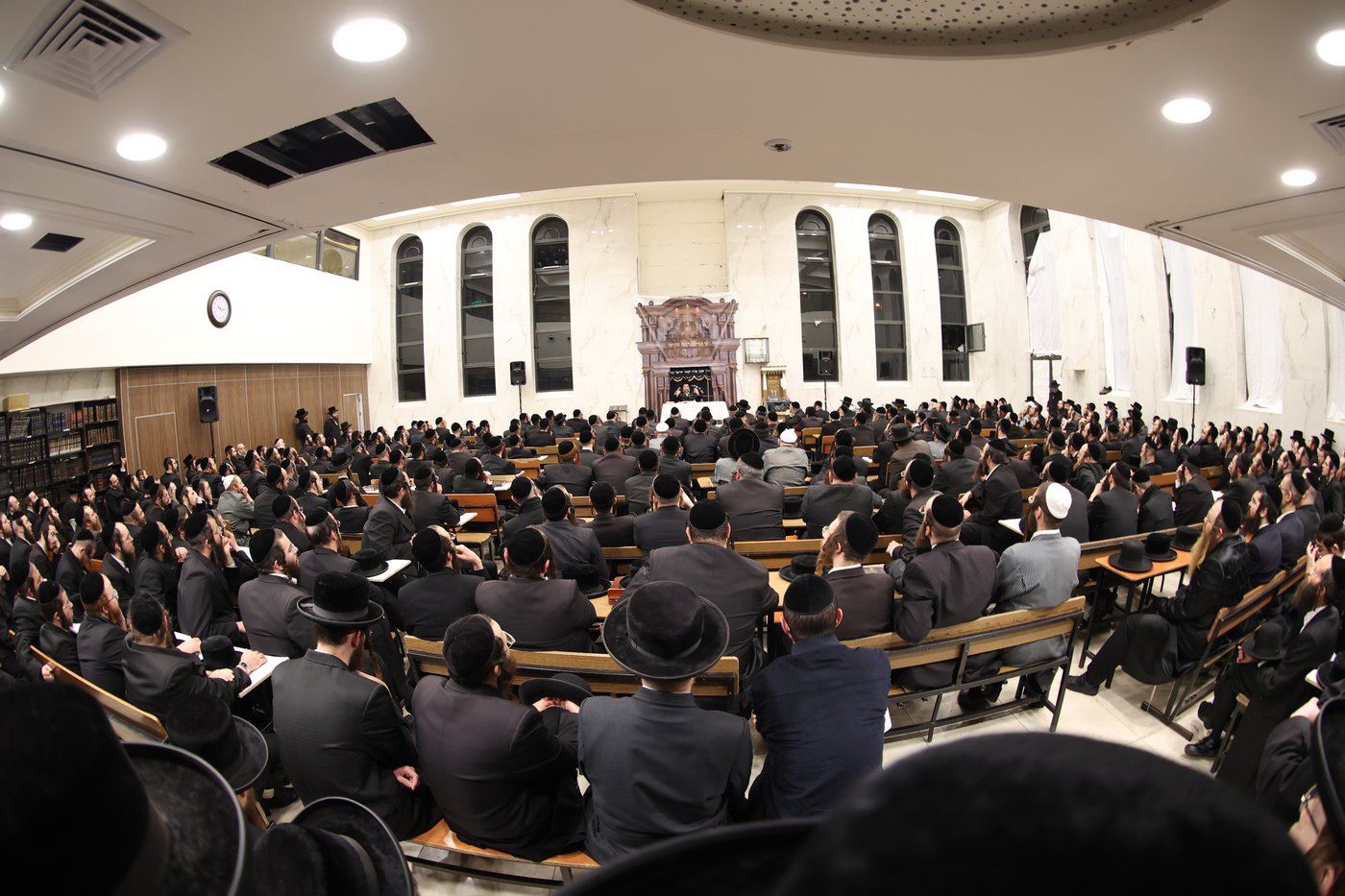 האדמו"ר מסקולען י-ם מסר שיעור תורה בביתר