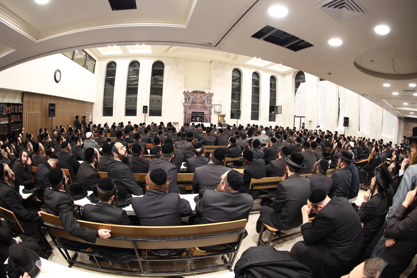 האדמו"ר מסקולען י-ם מסר שיעור תורה בביתר