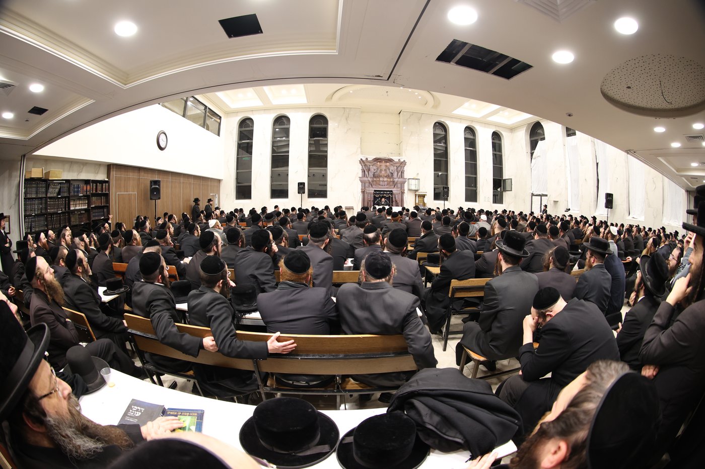 האדמו"ר מסקולען י-ם מסר שיעור תורה בביתר