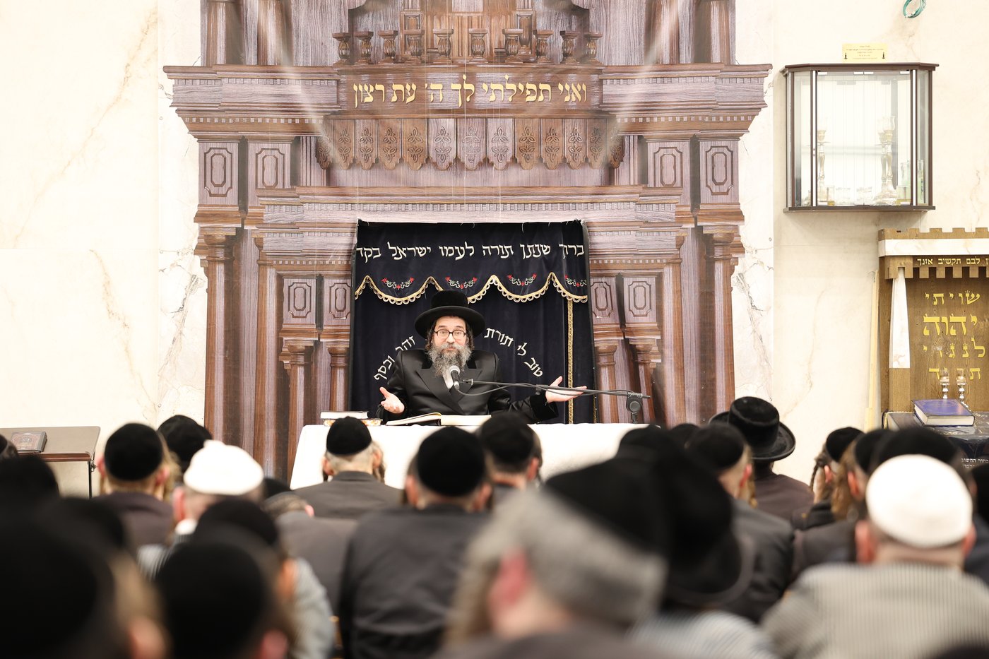 האדמו"ר מסקולען י-ם מסר שיעור תורה בביתר